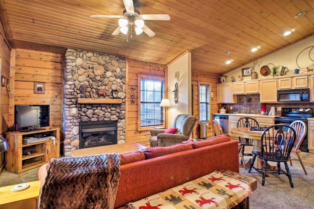 Cabin-Style Studio Right Off The Branson Strip! Lägenhet Exteriör bild