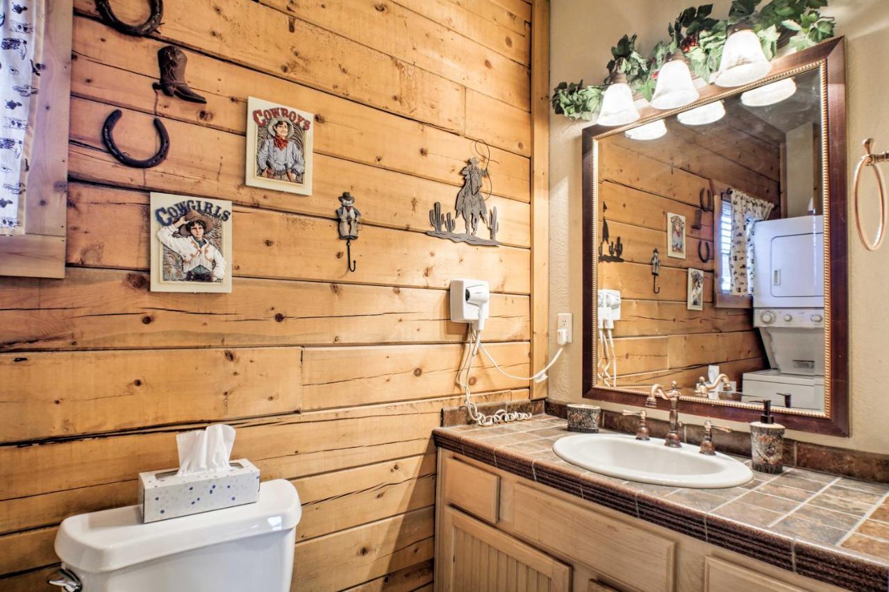Cabin-Style Studio Right Off The Branson Strip! Lägenhet Exteriör bild