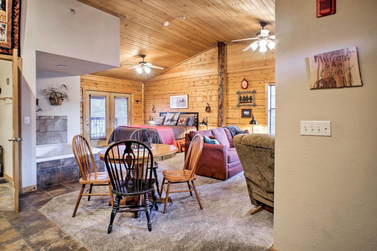 Cabin-Style Studio Right Off The Branson Strip! Lägenhet Exteriör bild