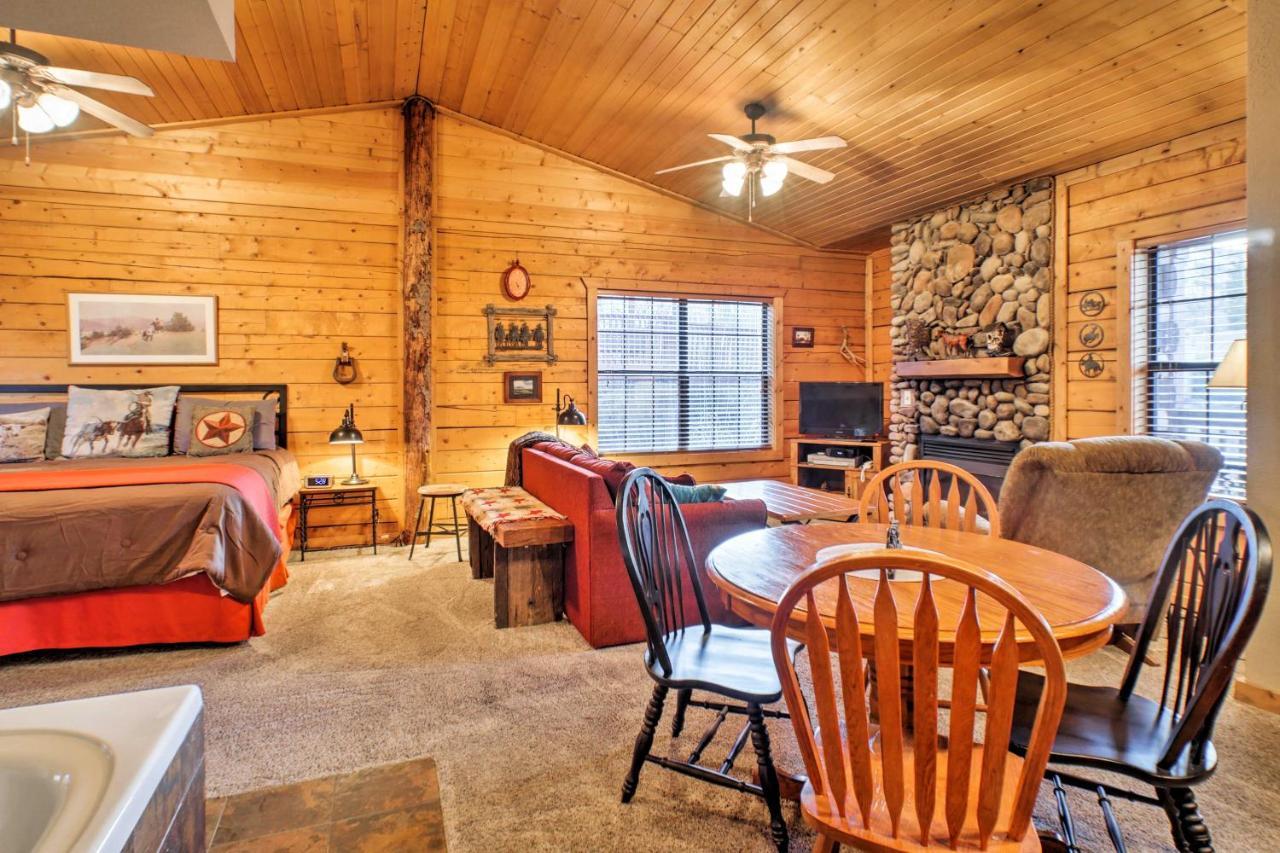 Cabin-Style Studio Right Off The Branson Strip! Lägenhet Exteriör bild
