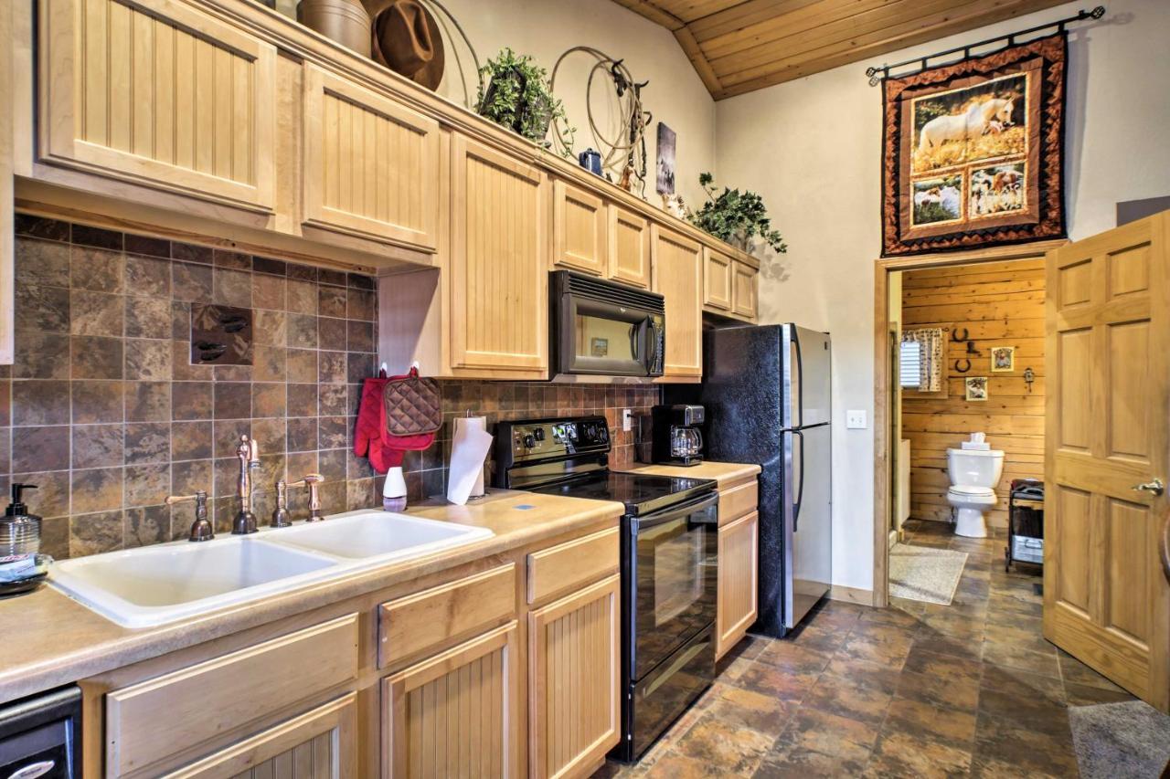 Cabin-Style Studio Right Off The Branson Strip! Lägenhet Exteriör bild