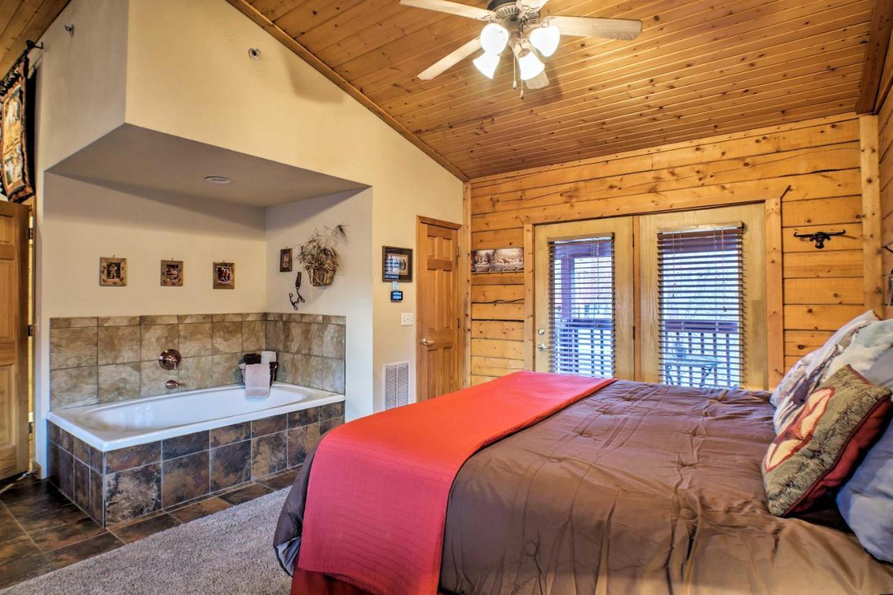 Cabin-Style Studio Right Off The Branson Strip! Lägenhet Exteriör bild