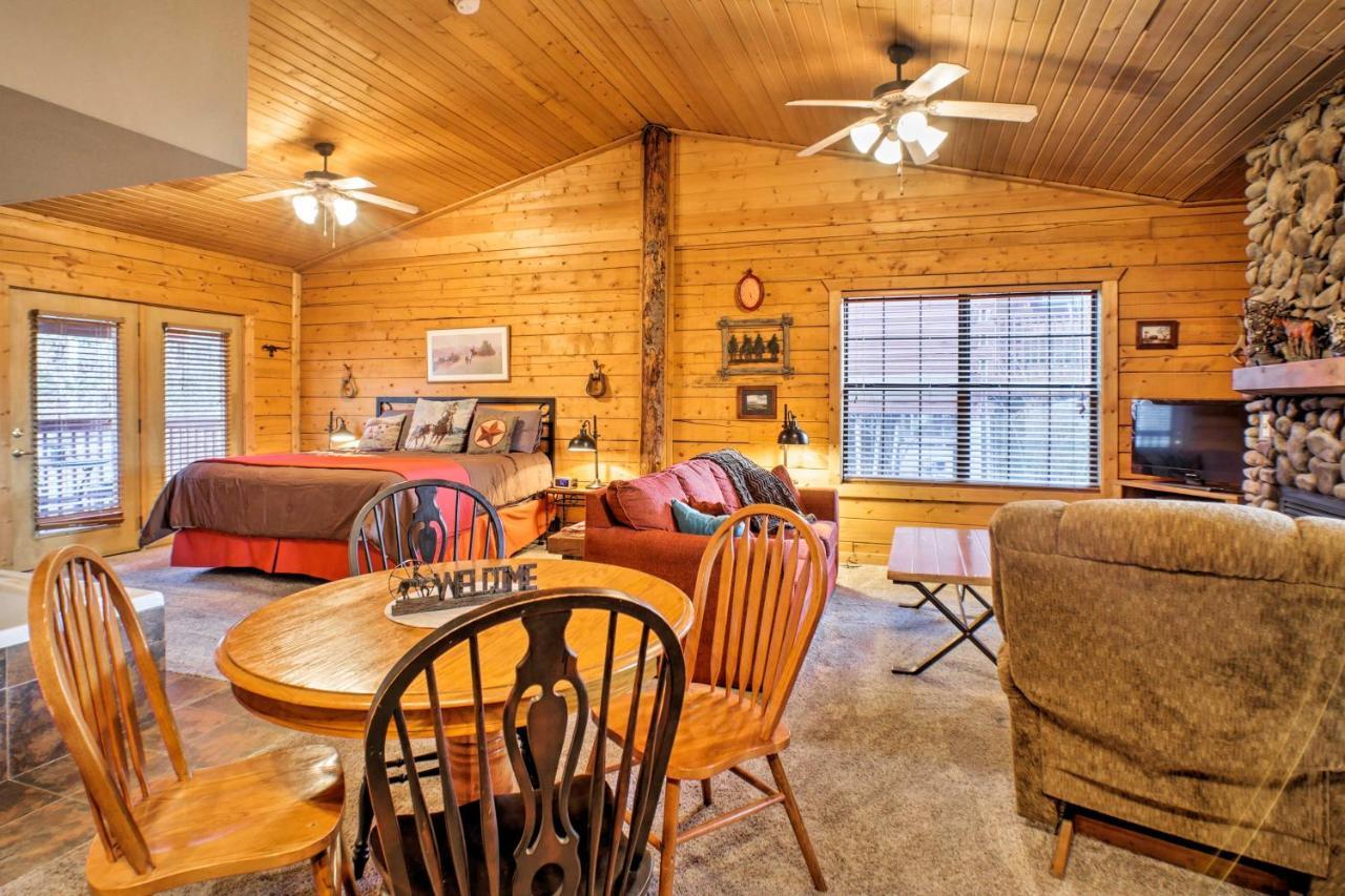 Cabin-Style Studio Right Off The Branson Strip! Lägenhet Exteriör bild
